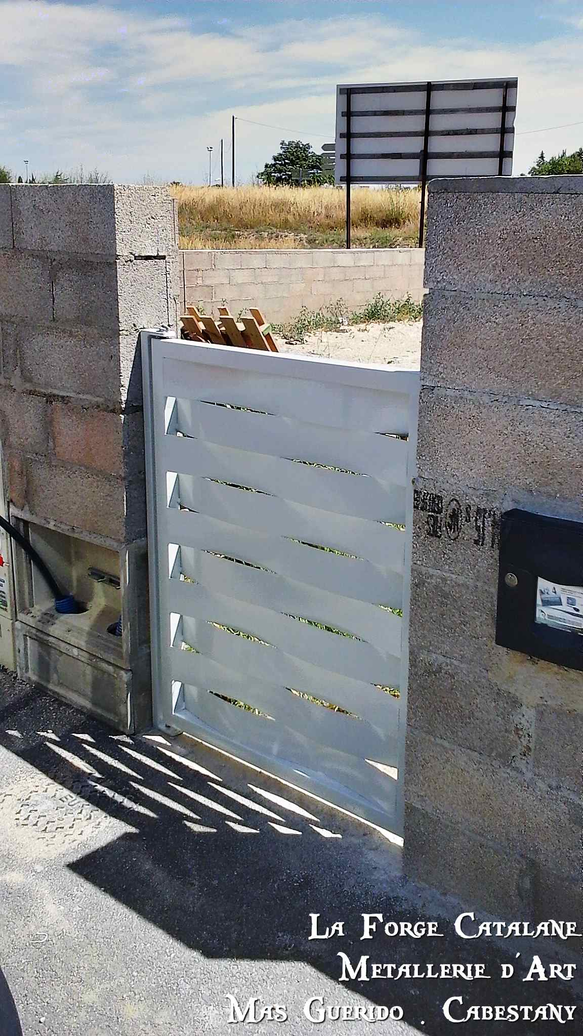 portillon tole effet lame tressee vannerie thermolaquage blanc.jpg